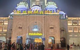 Hotel Rujhan - Just 2 Minute Walking Distance From Golden Temple